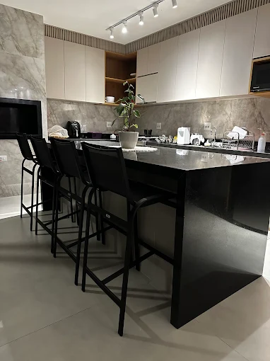 Jogo de Área Gourmet com móveis de alta qualidade e conforto